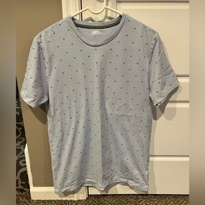 Old Navy Tee - Medium
